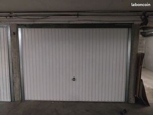 Box sécurisé avec étagères