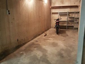 GRAND GARAGE très sécurisé- PLEIN CENTRE VILLE HYERES