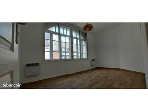 ? Superbe studio rénové plein centre ville de Lille