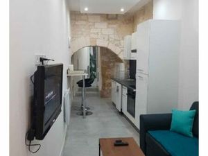 Appartement de 38m2 toutes charges entièrement meublé et équipé avec cour