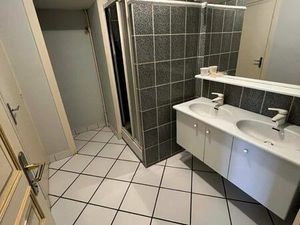 Grand T2 disponible secteur Ambroise brugiere ( tram à 50 m)