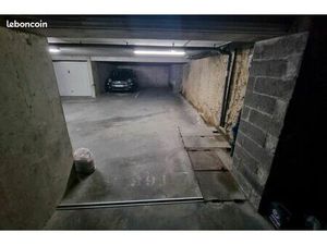 Parking fermé métro Compans