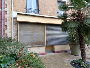 JUSTE DERRIERE LE PARC DE LA MAIRIE