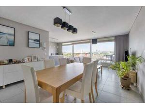 Instapklaar appartement met 2 ruime terrassen in het cent...