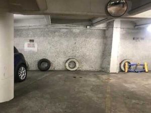 parking sécurisé entre Châtelain et Sétphanie
