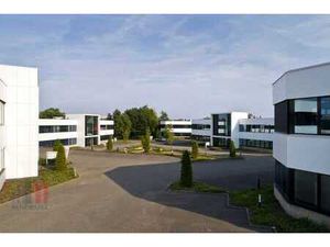 Bureaux et entrepôts bénéficiant d’une visibilité depuis ...