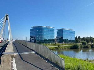 Bureaux haut de gamme de 370 m² à louer dans les Blue Tow...