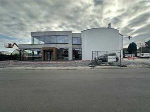 Espace Commercial/Showroom NEUF sur axe Fréquenté avec grand