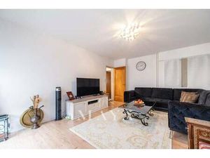 Mlle. Séverine Haennig