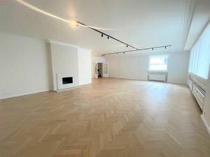 Rez-De-Chaussée à louer avec terrasse et jardin   Uccle (VBD70256)