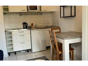 Location appartement  m² T-1 à Viroflay  683 €