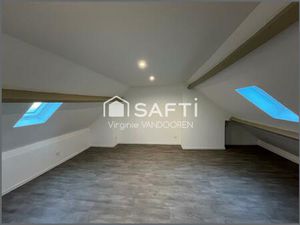 Maison mitoyenne offrant 4 chambres  une terrasse et un jardin