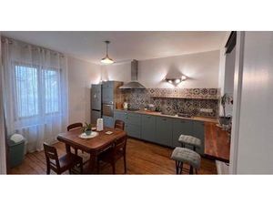 Maison de ville pour nombreux projets