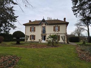 À vendre  proche de Mirande (Gers): Ancien Presbytère  maison bien rénovée; chauffage cent