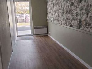 Location Bureaux et commerces Piscine à La Roche-sur-Yon (85000) : à louer Piscine / 84m² 