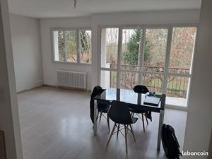 F2 56m² meublé rénové 2ème étage + petit balcon + garage + cave + stationnement