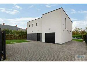 Prachtige villa met modern karakter en buitenzwembad