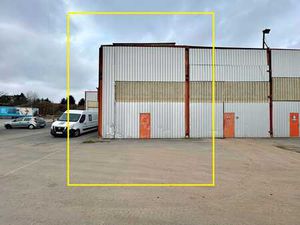 Entrepôt de +/- 240 m²