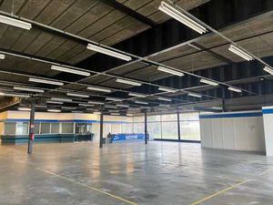 Espace industriel / showroom de 1.950 m² sur un terrain d...