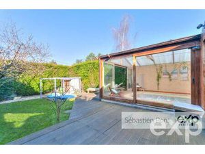 Maison avec piscine couverte