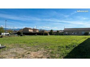 ROMANS/ISÈRE parcelle de 783 m2 viabilisée bien située