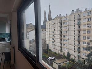 Studio JOURDAIN avec cave et parking.