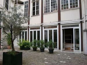 LOCATION PURE – PARIS 6ᵉ – LOCAL SUR COUR