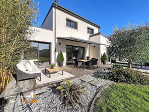 EXCLUSIVITÉ - BRUZ - Maison contemporaine de 2017 avec piscine