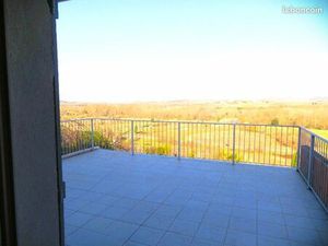 Maison ave terrasse et jardinet