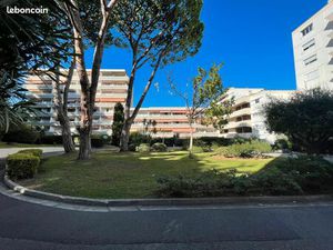 Antibes le puy - grand studio meuble rez de chaussee