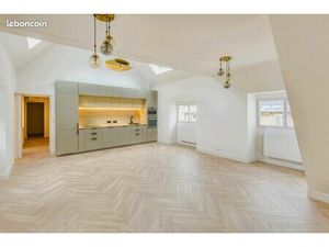 PLACE ROYALE – Élégant T4 en duplex au cœur du centre-ville historique