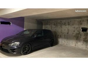 Place de parking couverte - parking privé