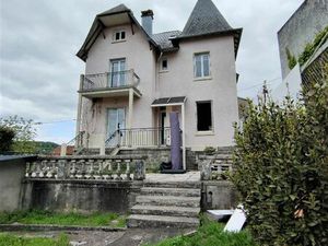 Maison de caractère de 130 m²  jardin et garages