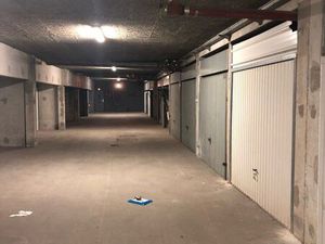 Loue garage Vitrolles