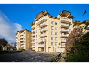 MEYTHET : Type 4 traversant en étage avec ascenseur et 2 pla