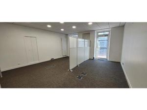 LOCAL COMMERCIAL OU DE BUREAUX