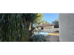 MAISON FAMILIALE AVEC 2 DEPENDANCES