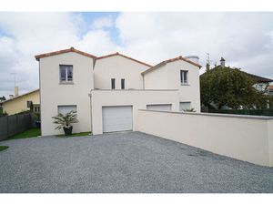 MAISON POITIERS 3 CHAMBRES ET UN BUREAU
