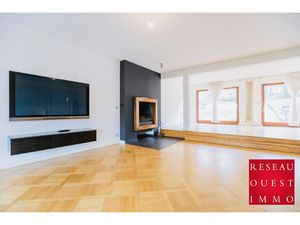 GRANDE MAISON FAMILIALE EN PLEIN CENTRE VILLE AVEC JARDIN