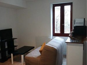 CASTRES Joli T2 meublé Impasse des Maçons avec jardinet