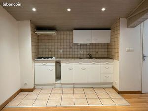 F2 au Breuil sur Couze Maison de bourg