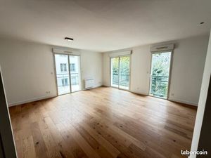 Rue hanneloup appartement t3 avec terrasse et ascenseur