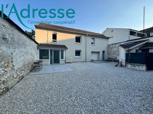 Vente corps de ferme 7 pièces  179.23m²  Champs