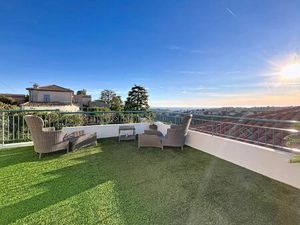 Nice – Colline de Bellet | Rooftop avec vues mer et montagnes