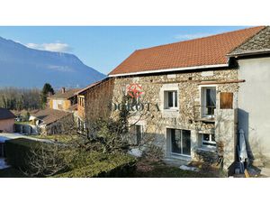 Grande maison en pierre à rénover