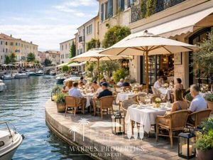 LOCAL COMMERCIAL – RESTAURATION – TERRASSES – PARKINGS – PORT GRIMAUD