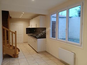 Maison dans le bourg de la Chaussaire