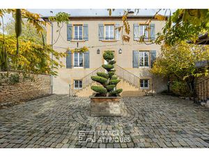 Ancien presbytère rénové avec jardin et dépendance