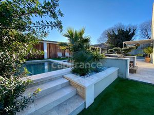 Maison à vendre UZES 6 pièce(s) 127m2 524 000€