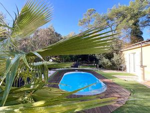 Villa avec piscine sur 1 703 m² de terrain clos